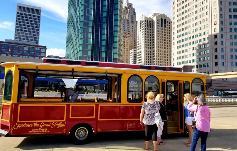 tour group getting on a restored classic trolley in Detroit